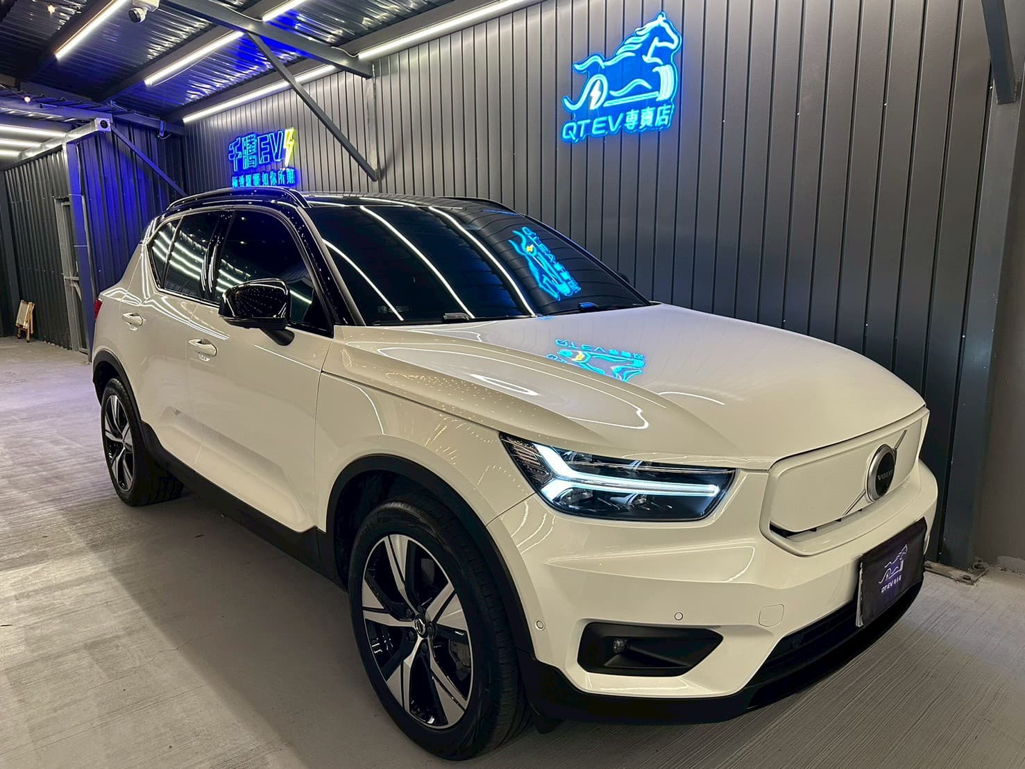2022年 Volvo XC40 P8 AWD Recharge